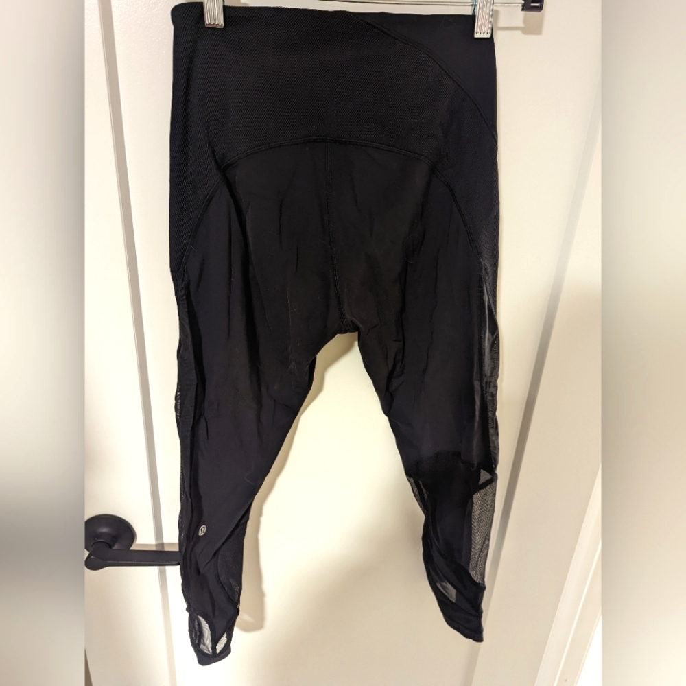 Lululemon crop with mesh